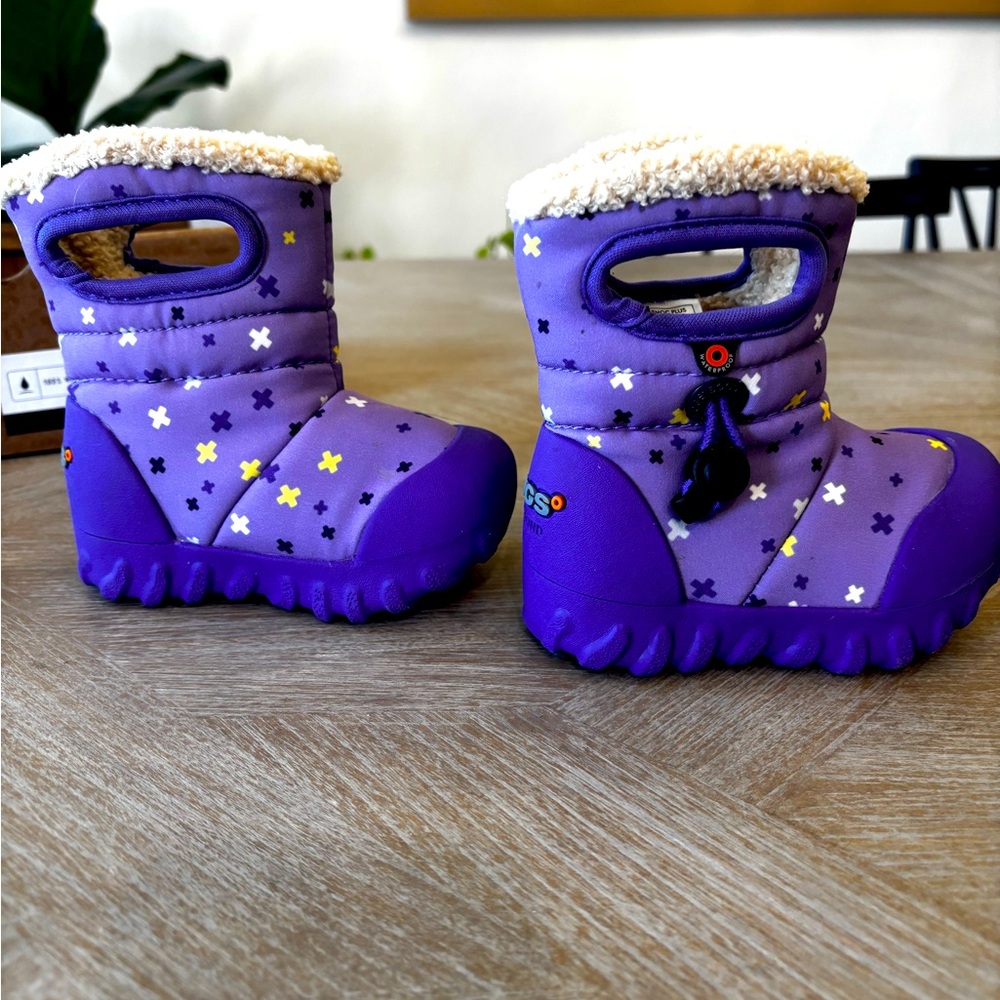 Baby  BOGS boots, size 4